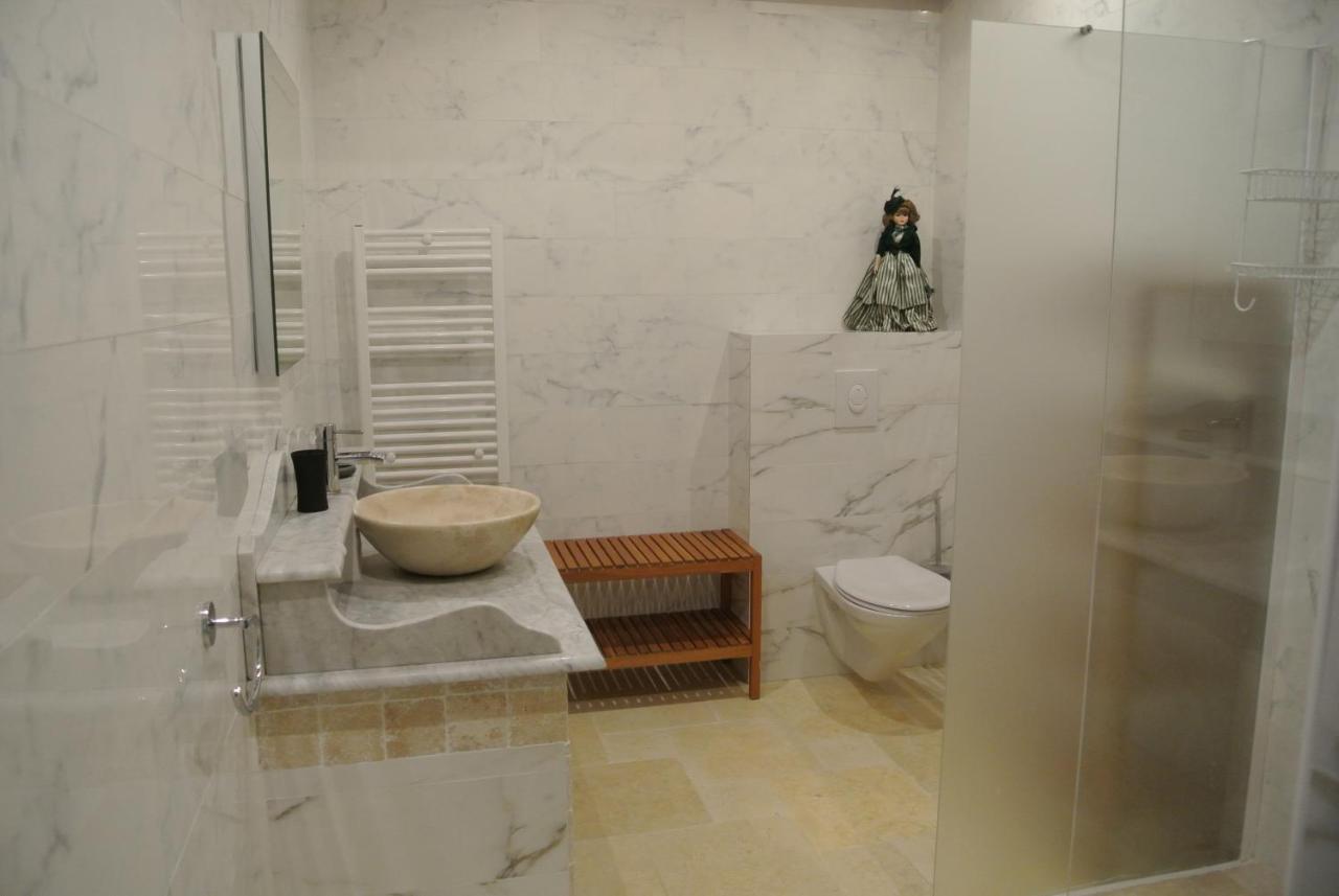 مبيت وإفطار آرْلْ Grand Tamaris Hosting المظهر الخارجي الصورة