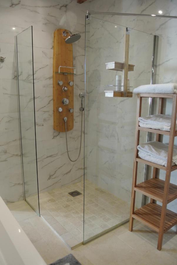 مبيت وإفطار آرْلْ Grand Tamaris Hosting المظهر الخارجي الصورة